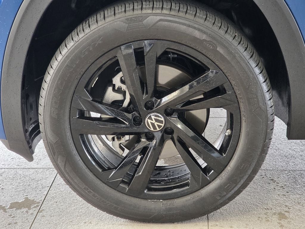 2025 Volkswagen Atlas Cross Sport 2.0T SEL R-Line Black