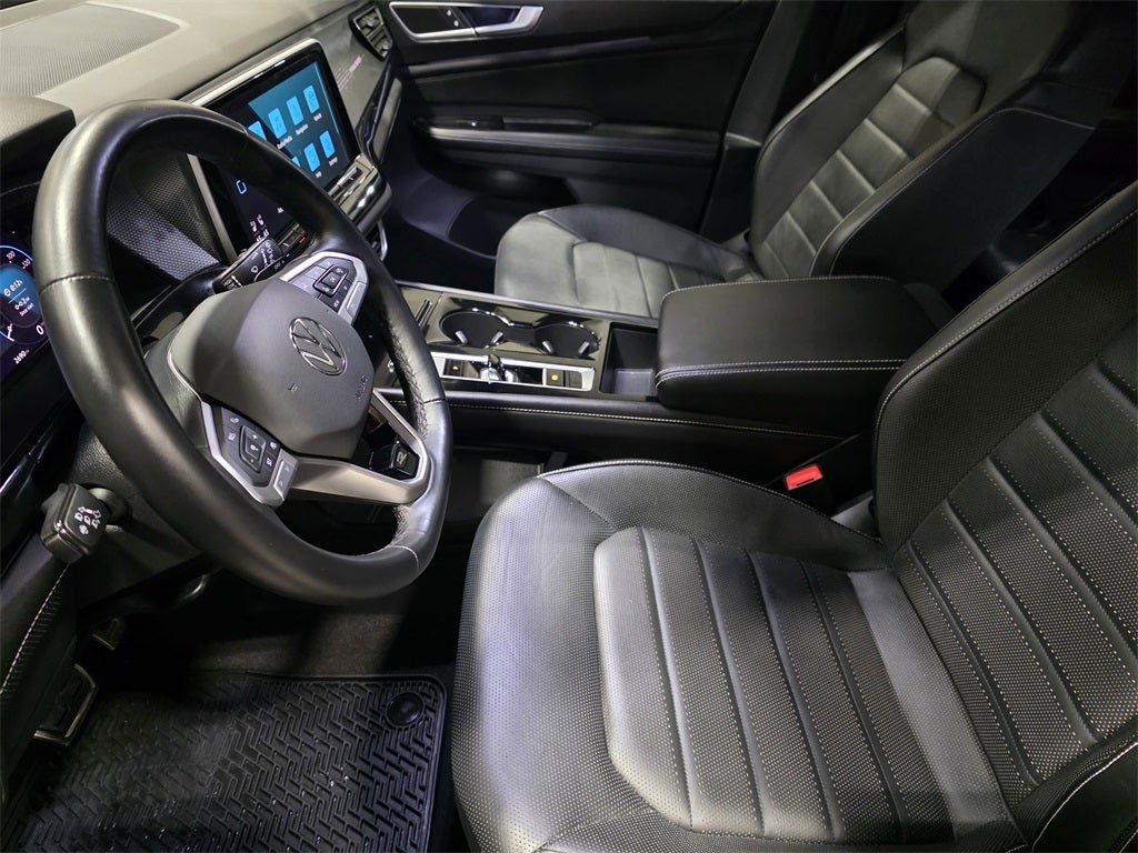 2024 Volkswagen Atlas Cross Sport 2.0T SEL R-Line