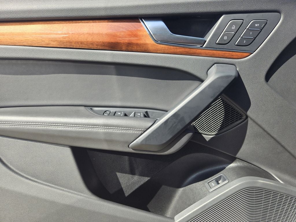 2023 Audi Q5 45 S line Premium quattro