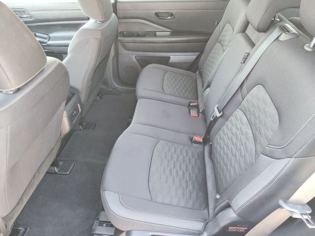 2024 Nissan Pathfinder S