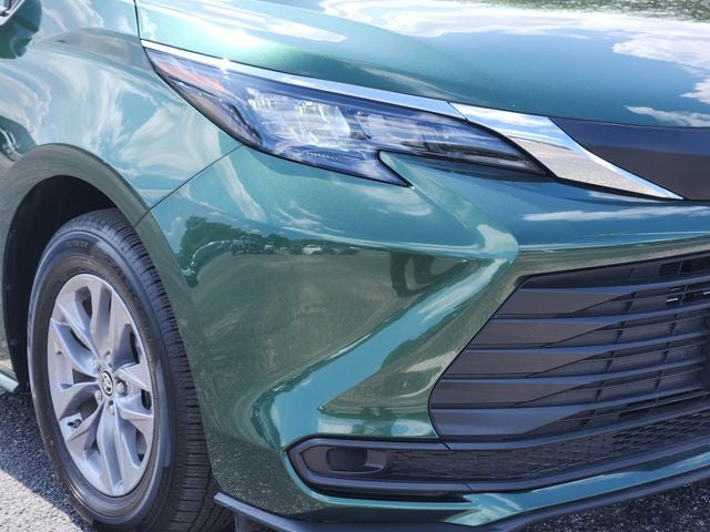 2025 Toyota Sienna LE 8 Passenger