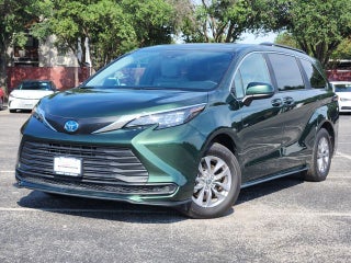2025 Toyota Sienna LE 8 Passenger