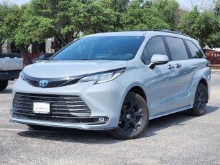 2025 Toyota Sienna Woodland Edition