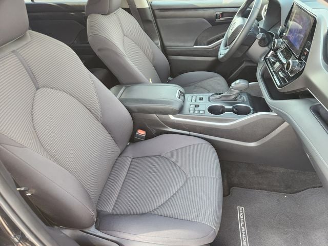 2025 Toyota Highlander LE