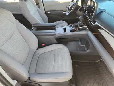2022 Toyota Sienna LE 8 Passenger