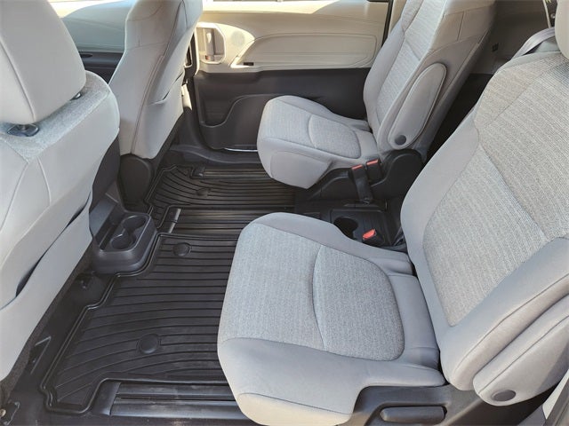 2022 Toyota Sienna LE 8 Passenger