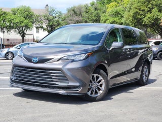 2023 Toyota Sienna LE 8 Passenger