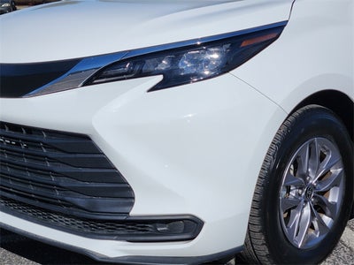 2024 Toyota Sienna LE 8 Passenger