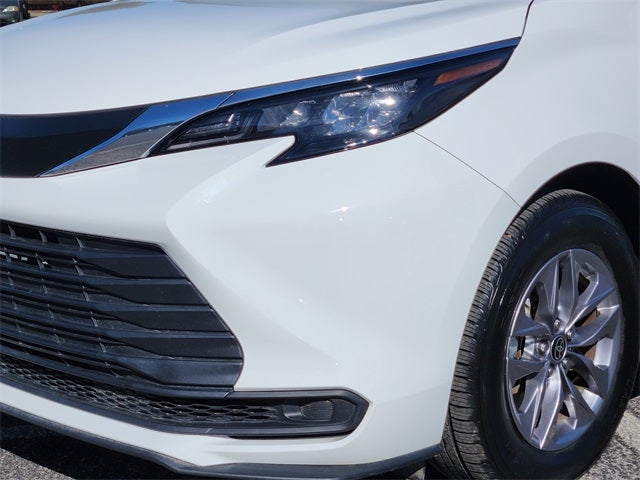 2024 Toyota Sienna LE 8 Passenger