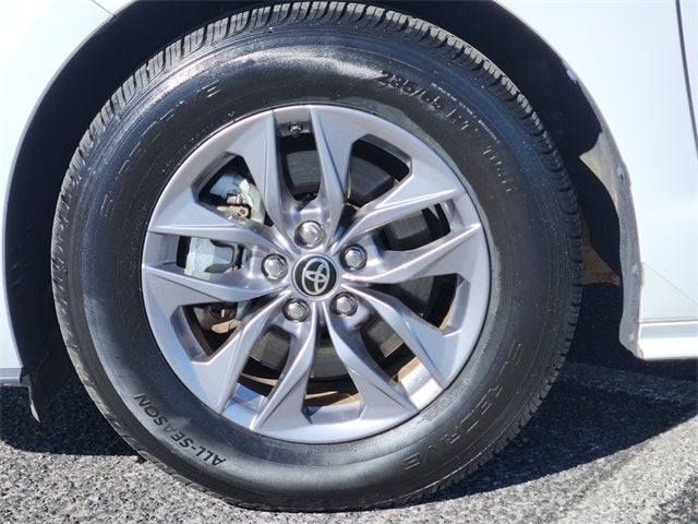 2024 Toyota Sienna LE 8 Passenger