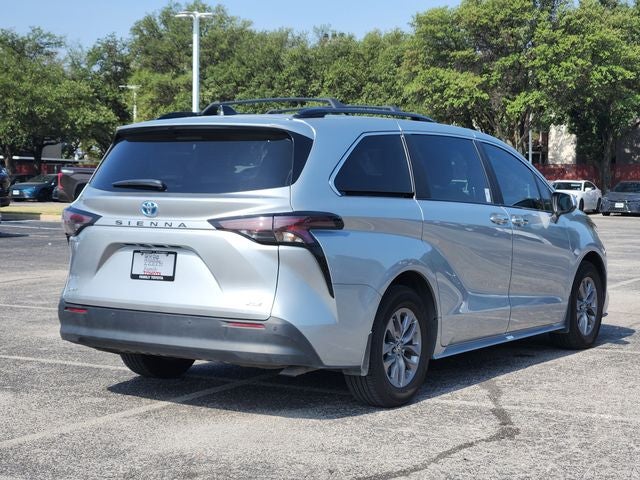 2025 Toyota Sienna XLE 8 Passenger