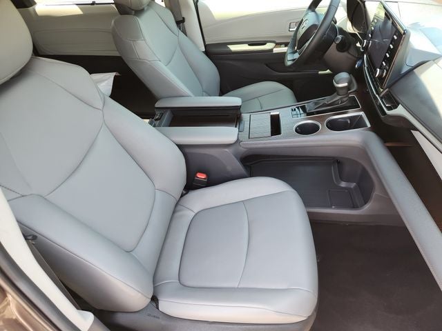 2023 Toyota Sienna XLE 8 Passenger