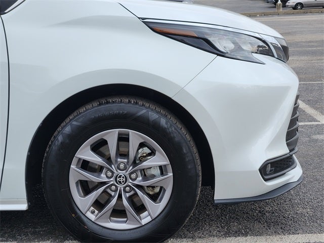 2025 Toyota Sienna XLE 8 Passenger