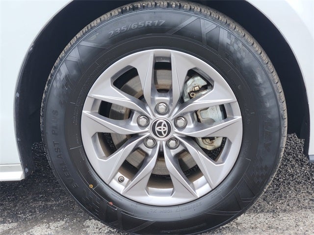 2025 Toyota Sienna XLE 8 Passenger