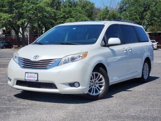 2017 Toyota Sienna XLE 8 Passenger
