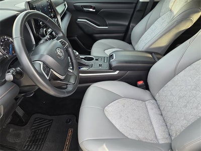 2022 Toyota Highlander Hybrid Bronze Edition