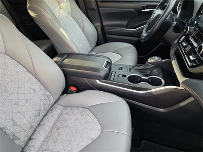 2022 Toyota Highlander Hybrid Bronze Edition