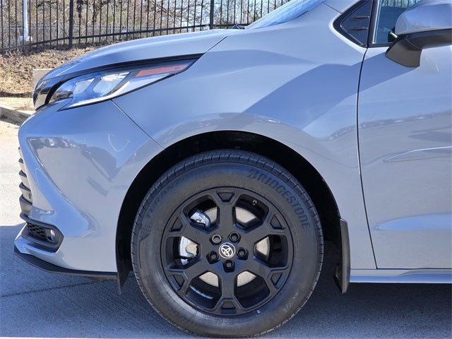 2025 Toyota Sienna Woodland Edition 7 Passenger