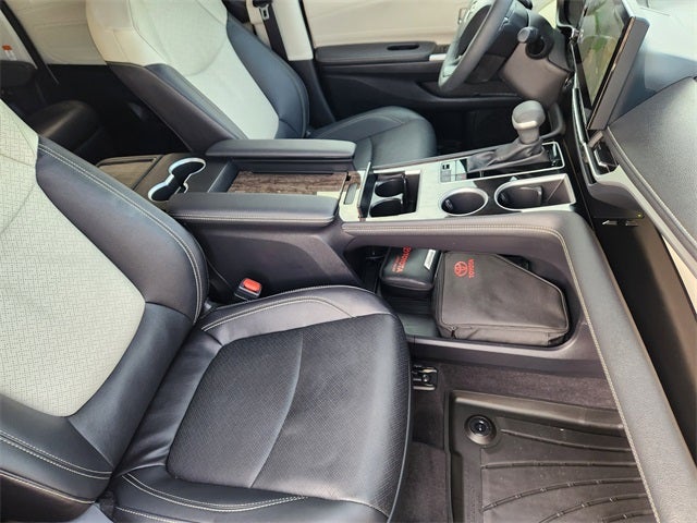 2025 Toyota Sienna Platinum 7 Passenger