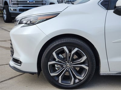 2025 Toyota Sienna Platinum 7 Passenger
