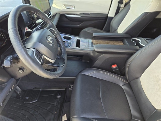2025 Toyota Sienna Platinum 7 Passenger