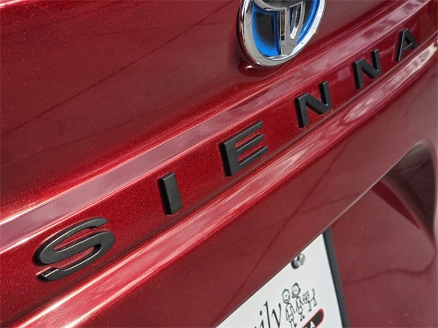 2025 Toyota Sienna XLE 8 Passenger