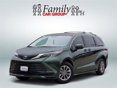 2025 Toyota Sienna LE 8 Passenger