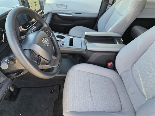 2025 Toyota Sienna LE 8 Passenger
