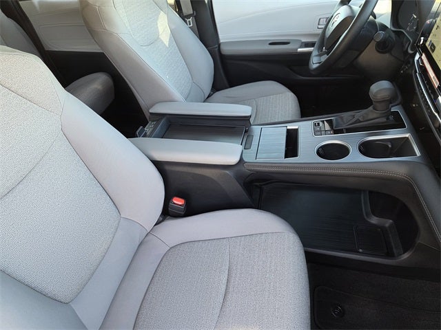 2025 Toyota Sienna LE 8 Passenger