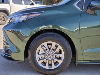 2025 Toyota Sienna LE 8 Passenger