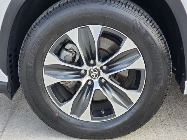 2025 Toyota Sienna XLE 8 Passenger