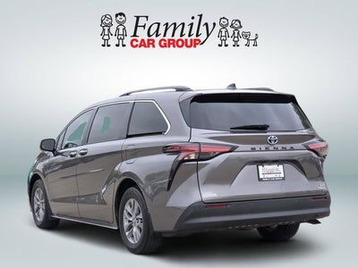 2022 Toyota Sienna XLE 8 Passenger