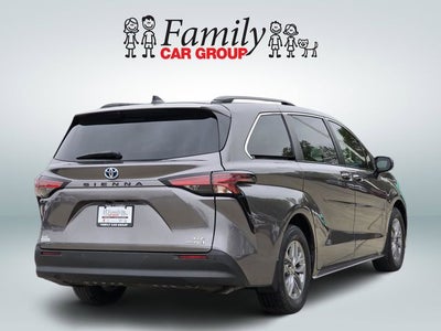 2022 Toyota Sienna XLE 8 Passenger
