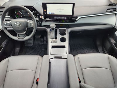 2025 Toyota Sienna XLE 8 Passenger