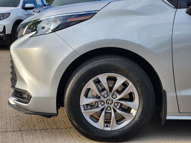 2025 Toyota Sienna XLE 8 Passenger