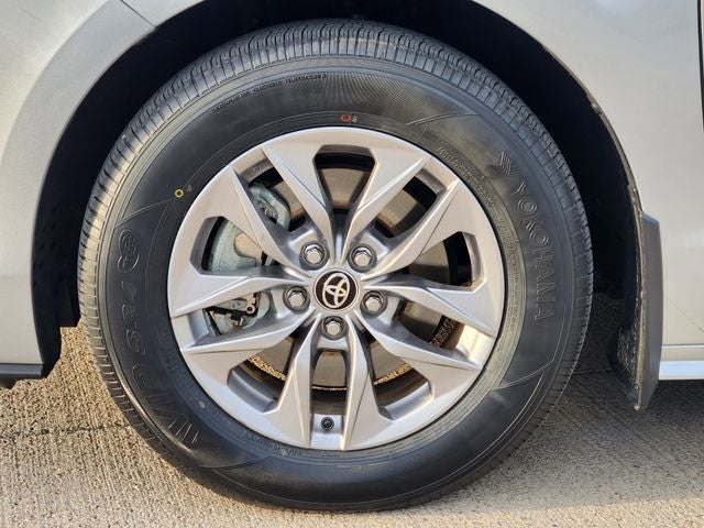 2025 Toyota Sienna XLE 8 Passenger