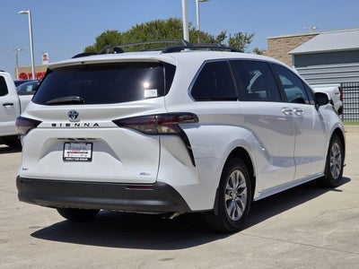 2025 Toyota Sienna XLE 8 Passenger