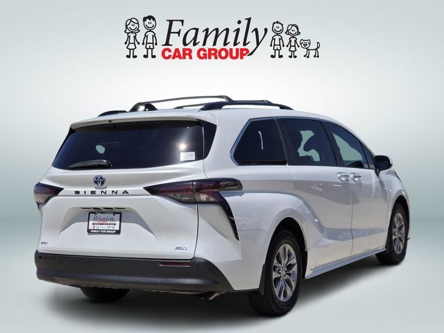 2025 Toyota Sienna XLE 8 Passenger