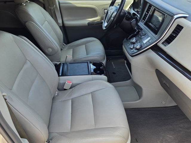 2017 Toyota Sienna XLE 8 Passenger
