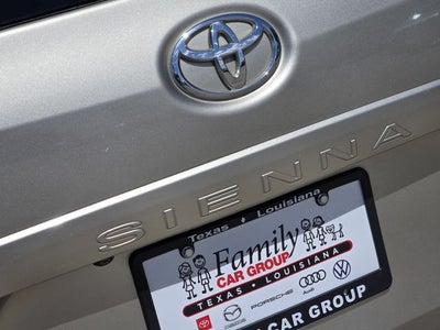 2017 Toyota Sienna XLE 8 Passenger