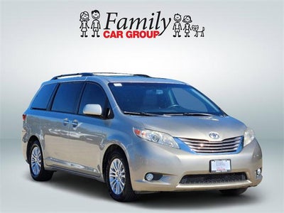 2017 Toyota Sienna XLE 8 Passenger