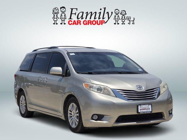 2017 Toyota Sienna XLE 8 Passenger