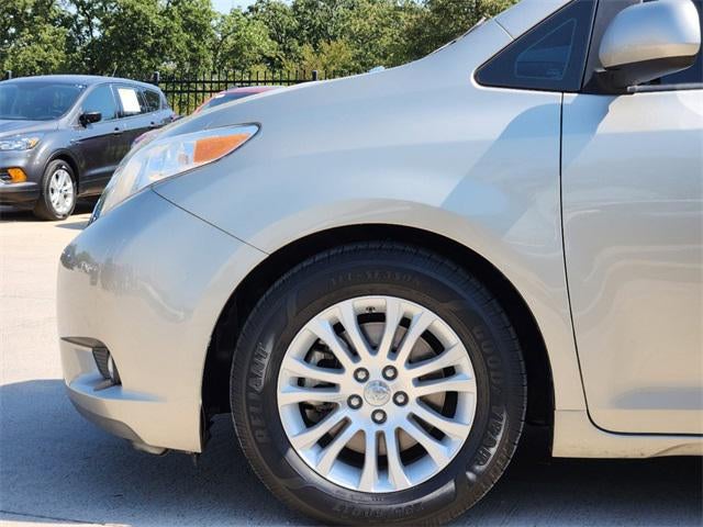 2017 Toyota Sienna XLE 8 Passenger