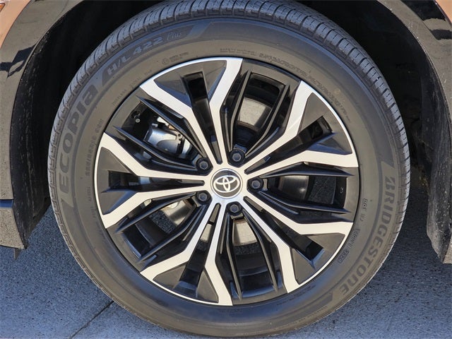 2025 Toyota Crown Signia XLE