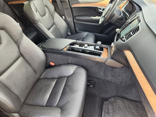 2025 Volvo XC90 B6 Plus 7-Seater