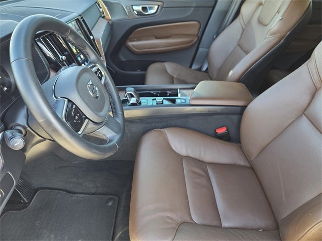 2024 Volvo XC60 B5 Plus Dark Theme