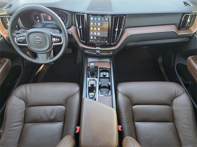2024 Volvo XC60 B5 Plus Dark Theme