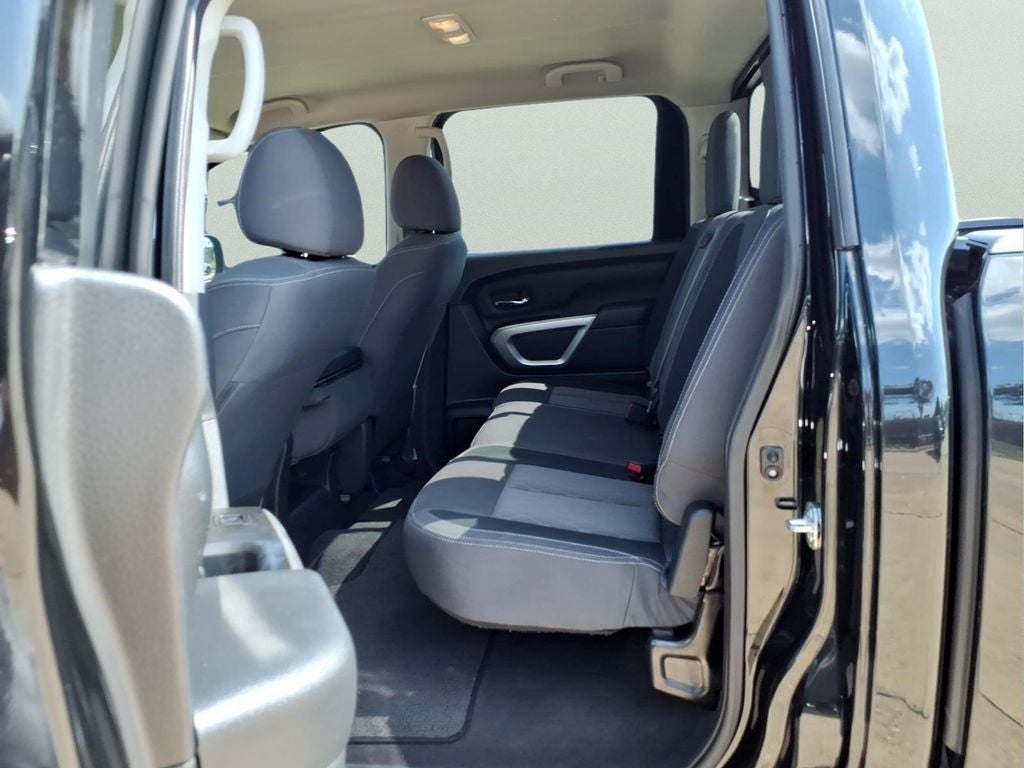 2023 Nissan Titan SV