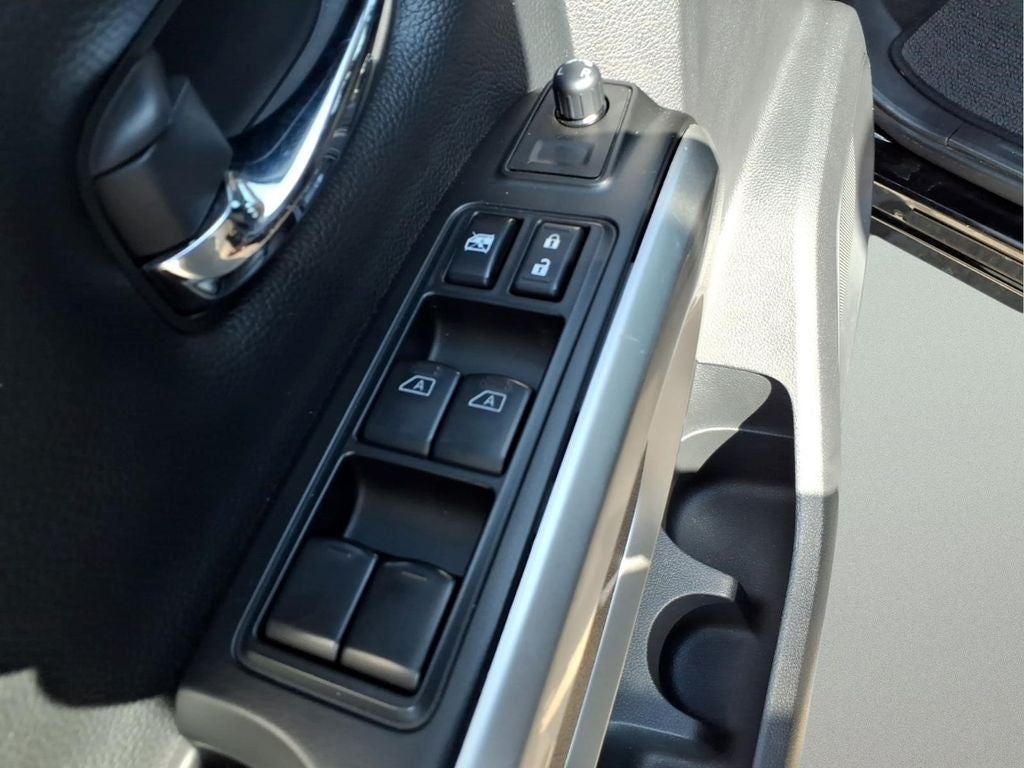 2023 Nissan Titan SV