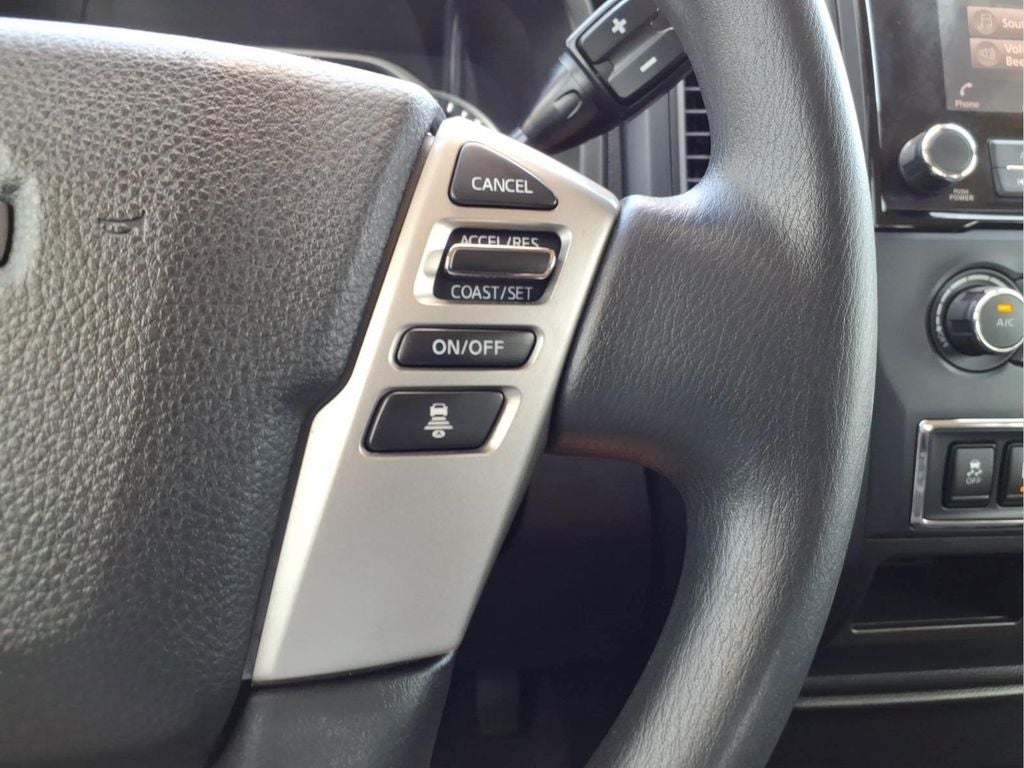 2023 Nissan Titan SV